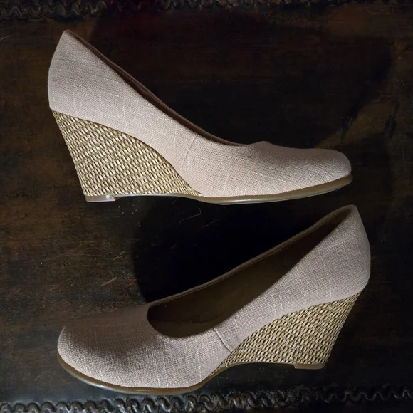 Aerosoles Women's Linen Wedge Shoes - Tan - Picture 4 of 8